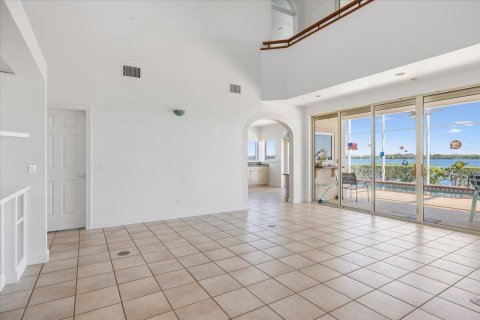 House in Vero Beach, Florida 4 bedrooms, 289.02 sq.m. № 2083099 - photo 18