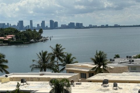 Condo in Miami Beach, Florida, 1 bedroom  № 1372608 - photo 3