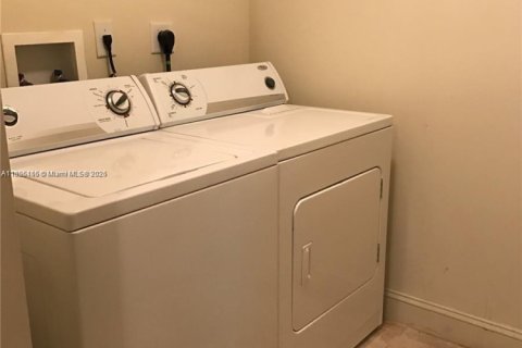 Condo in Plantation, Florida, 2 bedrooms  № 1887299 - photo 23