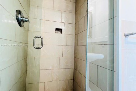 Снять в аренду квартиру в Майами-Бич, Флорида 2 спальни, 102.19м2, № 2077390 - фото 26