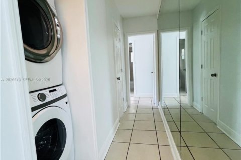 Снять в аренду квартиру в Майами-Бич, Флорида 2 спальни, 102.19м2, № 2077390 - фото 28