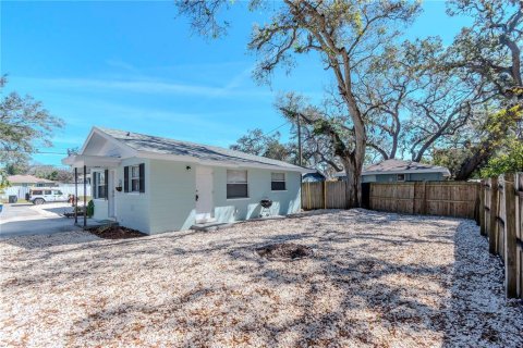 Commercial property in Clearwater, Florida 2 bedrooms, 118.54 sq.m. № 1760031 - photo 9