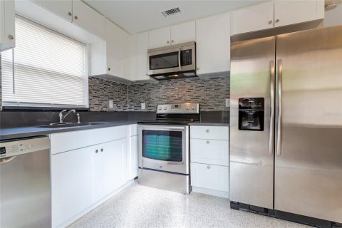 Commercial property in Clearwater, Florida 2 bedrooms, 118.54 sq.m. № 1760031 - photo 23