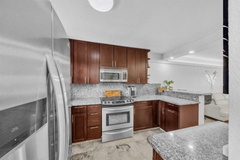 Condo in Deerfield Beach, Florida, 1 bedroom  № 2377236 - photo 18