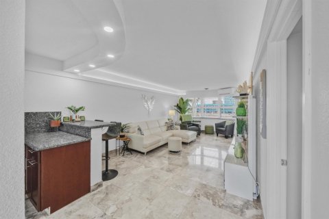 Condo in Deerfield Beach, Florida, 1 bedroom  № 2377236 - photo 8