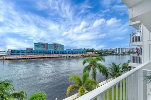 Condo in Deerfield Beach, Florida, 1 bedroom  № 2377236 - photo 2