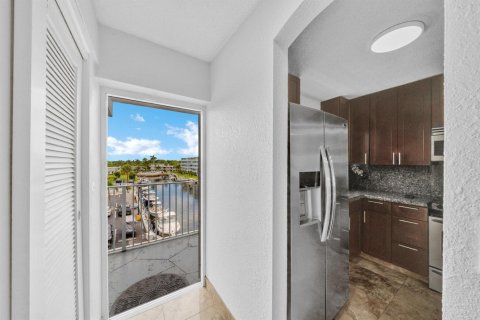 Condo in Deerfield Beach, Florida, 1 bedroom  № 2377236 - photo 21
