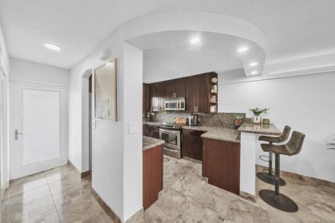 Condo in Deerfield Beach, Florida, 1 bedroom  № 2377236 - photo 14