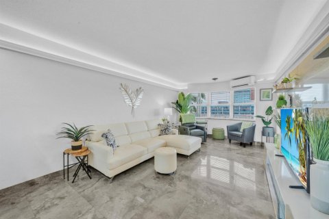 Condo in Deerfield Beach, Florida, 1 bedroom  № 2377236 - photo 7