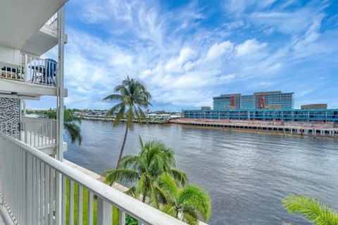 Condo in Deerfield Beach, Florida, 1 bedroom  № 2377236 - photo 3