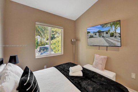 House in Miami, Florida 3 bedrooms, 106.19 sq.m. № 1972491 - photo 6