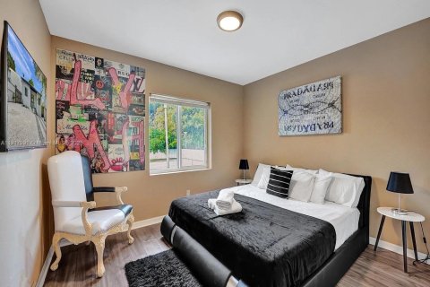 House in Miami, Florida 3 bedrooms, 106.19 sq.m. № 1972491 - photo 8