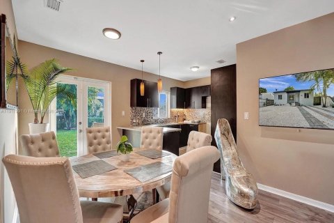 House in Miami, Florida 3 bedrooms, 106.19 sq.m. № 1972491 - photo 2