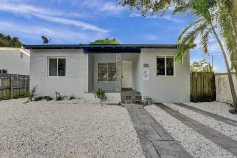 House in Miami, Florida 3 bedrooms, 106.19 sq.m. № 1972491 - photo 9