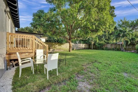 House in Miami, Florida 3 bedrooms, 106.19 sq.m. № 1972491 - photo 4