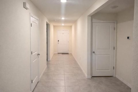 Villa ou maison à louer à Wildwood, Floride: 4 chambres, 168.71 m2 № 2109396 - photo 5