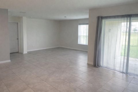 Villa ou maison à louer à Wildwood, Floride: 4 chambres, 168.71 m2 № 2109396 - photo 10
