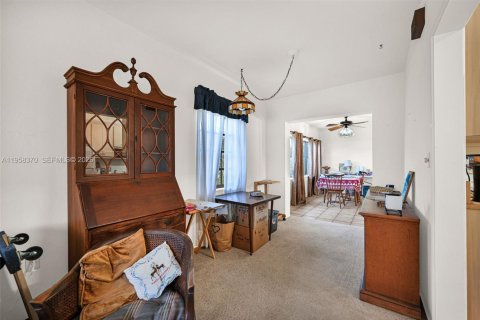 House in South Miami, Florida 3 bedrooms, 142.98 sq.m. № 2049784 - photo 7