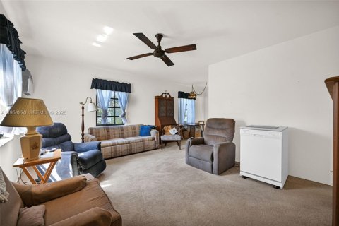 House in South Miami, Florida 3 bedrooms, 142.98 sq.m. № 2049784 - photo 5