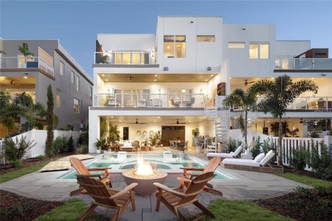 Townhouse in Treasure Island, Florida 4 bedrooms, 337.98 sq.m. № 1805731 - photo 2