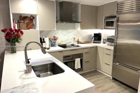 Condominio en venta en Miami, Florida, 1 dormitorio, 91.32 m2 № 1936553 - foto 5