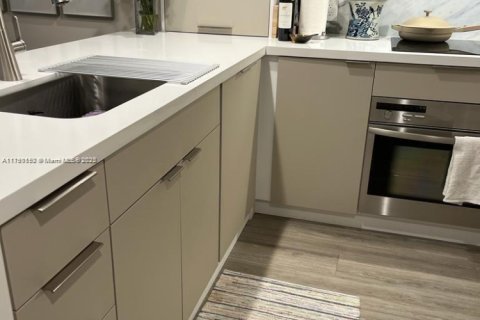 Condominio en venta en Miami, Florida, 1 dormitorio, 91.32 m2 № 1936553 - foto 4