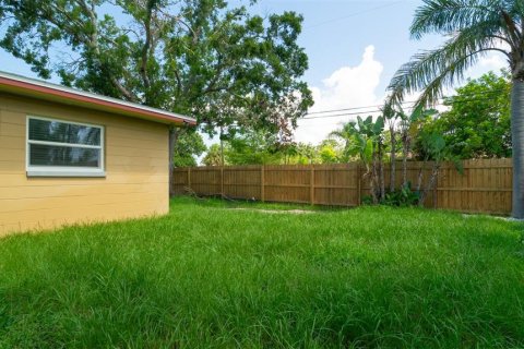 House in Gulfport, Florida 2 bedrooms, 90.67 sq.m. № 1749458 - photo 27