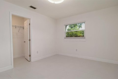 House in Gulfport, Florida 2 bedrooms, 90.67 sq.m. № 1749458 - photo 23