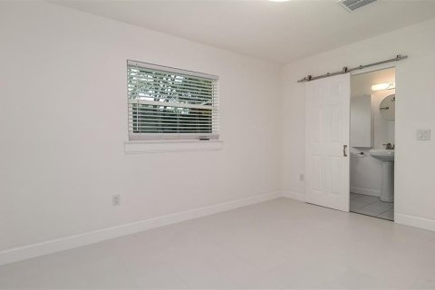 House in Gulfport, Florida 2 bedrooms, 90.67 sq.m. № 1749458 - photo 21