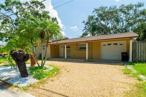 House in Gulfport, Florida 2 bedrooms, 90.67 sq.m. № 1749458 - photo 30