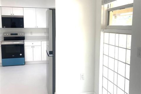 House in Gulfport, Florida 2 bedrooms, 90.67 sq.m. № 1749458 - photo 9