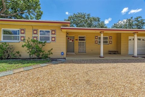 House in Gulfport, Florida 2 bedrooms, 90.67 sq.m. № 1749458 - photo 2