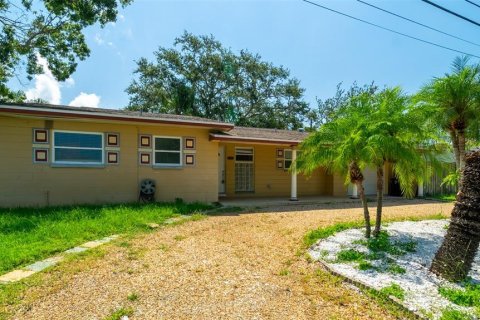House in Gulfport, Florida 2 bedrooms, 90.67 sq.m. № 1749458 - photo 29