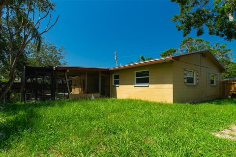 House in Gulfport, Florida 2 bedrooms, 90.67 sq.m. № 1749458 - photo 28