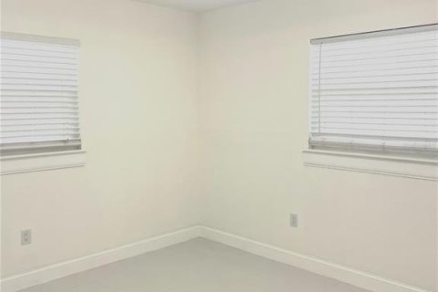 House in Gulfport, Florida 2 bedrooms, 90.67 sq.m. № 1749458 - photo 13