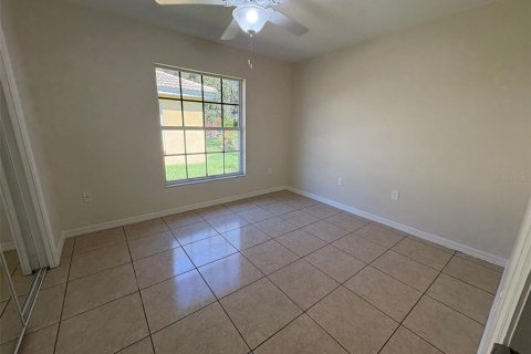Villa ou maison à louer à Poinciana, Floride: 2 chambres, 72.84 m2 № 2406288 - photo 9