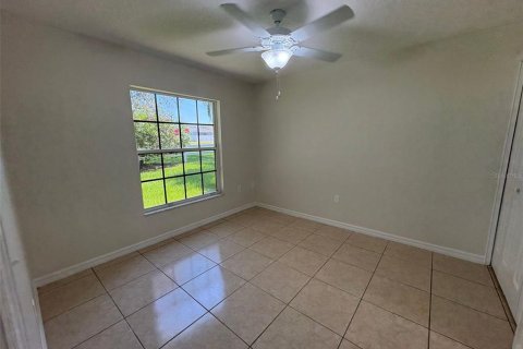 Villa ou maison à louer à Poinciana, Floride: 2 chambres, 72.84 m2 № 2406288 - photo 11
