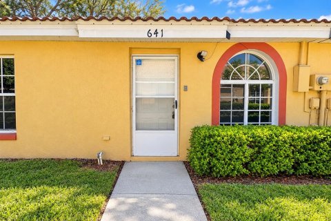 Villa ou maison à louer à Poinciana, Floride: 2 chambres, 72.84 m2 № 2406288 - photo 2