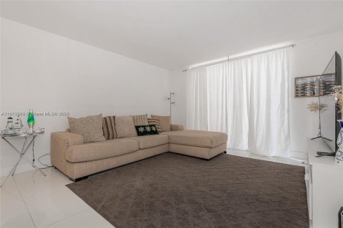 Condo in Miami Beach, Florida, 2 bedrooms  № 1752933 - photo 5