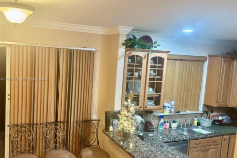 Villa ou maison à vendre à Coral Springs, Floride: 4 chambres, 230.77 m2 № 1988049 - photo 6