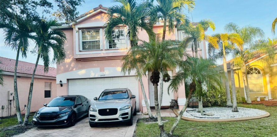 Villa ou maison à Coral Springs, Floride 4 chambres, 230.77 m2 № 1988049