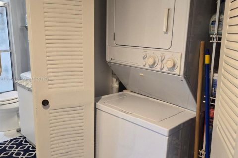 Copropriété à vendre à Pembroke Pines, Floride: 2 chambres, 142.42 m2 № 1947141 - photo 21