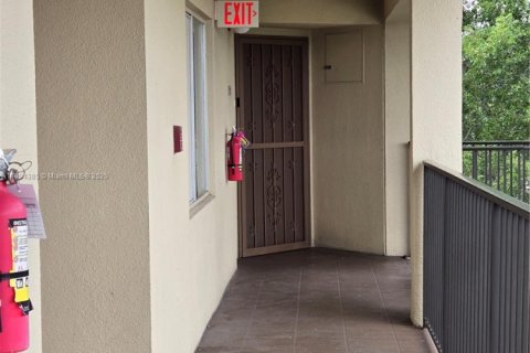 Copropriété à vendre à Pembroke Pines, Floride: 2 chambres, 142.42 m2 № 1947141 - photo 17