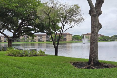 Copropriété à vendre à Pembroke Pines, Floride: 2 chambres, 142.42 m2 № 1947141 - photo 19