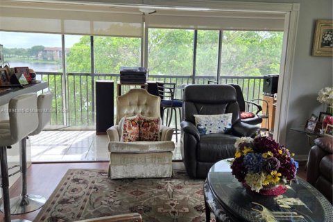 Copropriété à vendre à Pembroke Pines, Floride: 2 chambres, 142.42 m2 № 1947141 - photo 11