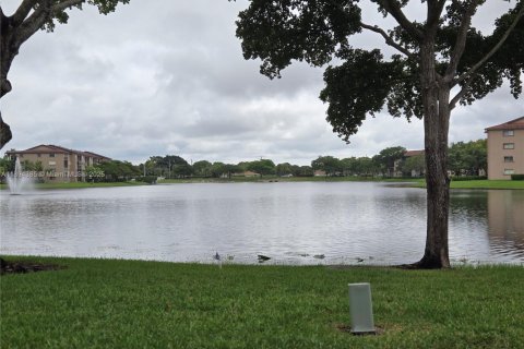 Copropriété à vendre à Pembroke Pines, Floride: 2 chambres, 142.42 m2 № 1947141 - photo 20