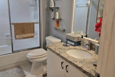 Copropriété à vendre à Pembroke Pines, Floride: 2 chambres, 142.42 m2 № 1947141 - photo 15