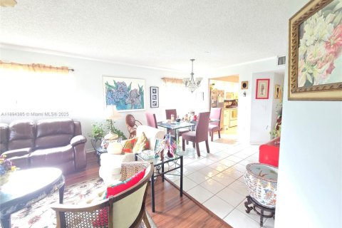 Copropriété à vendre à Pembroke Pines, Floride: 2 chambres, 142.42 m2 № 1947141 - photo 10