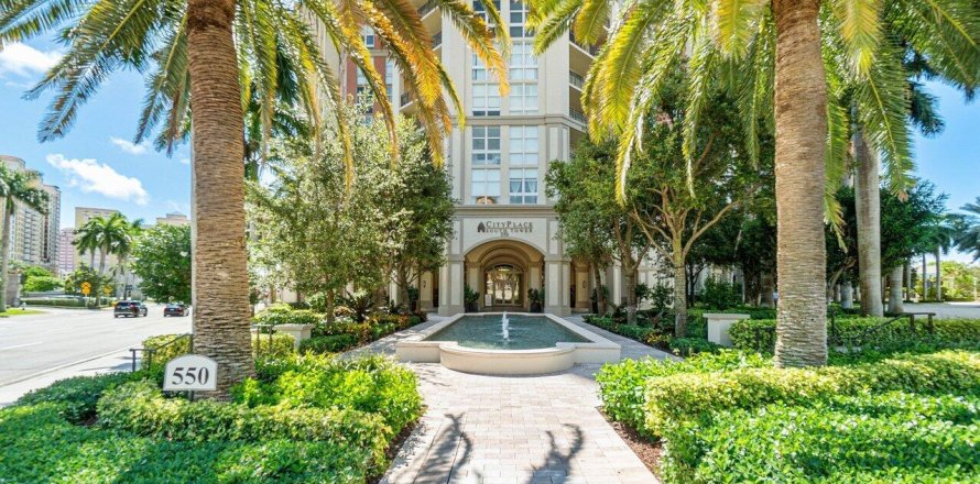 Condominio en West Palm Beach, Florida, 3 dormitorios № 1223169
