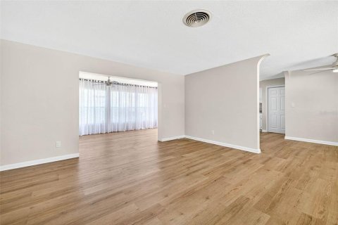 Casa en venta en Saint Petersburg, Florida, 3 dormitorios, 149.57 m2 № 1858116 - foto 6